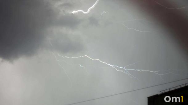 Первая гроза в Омске: жителей города предупредили о надвигающемся шторме