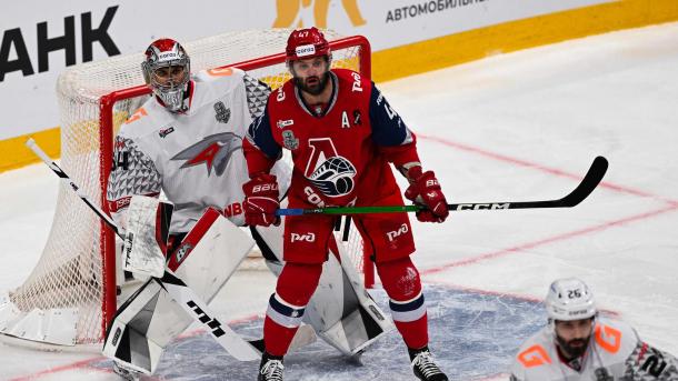 Тренер «Локомотива» объяснил внезапную замену вратаря в матче с «Авангардом»