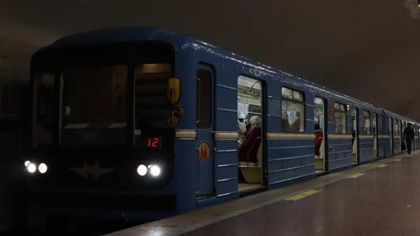 В Новосибирском метрополитене запустили пятивагонные составы из вагонов старой модели