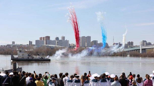 Навигация на Оби открыта: мэр Кудрявцев пообещал речные прогулки до октября