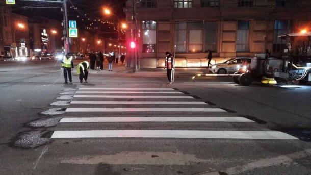 Прорыв в благоустройстве: в Новосибирске дорожную разметку нанесут холодным пластиком