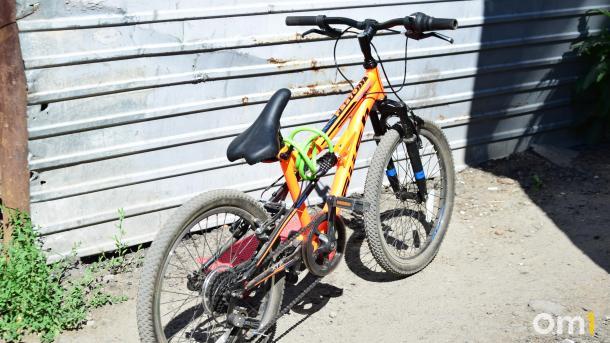 В Омске водитель сбил ребёнка на велосипеде и скрылся с места ДТП