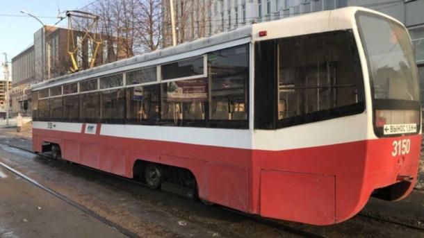 ЧП в час пик: Трамвай №14 занесло после схода с рельсов на улице Дуси Ковальчук в Новосибирске