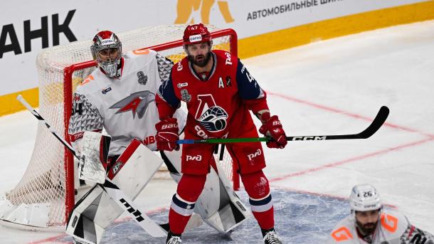 Сразу 10 хоккеистов одновременно получили штраф во время матча «Локомотив» — «Авангард»