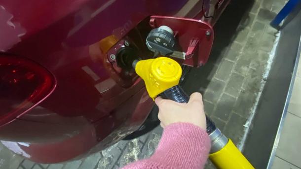 «Обливали АЗС бензином» — в Новосибирске предлагают ввести штраф за продажу топлива подросткам