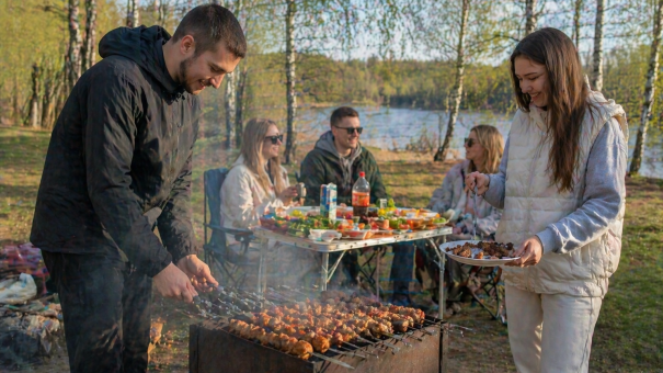 Экономят на мясе: омичи назвали сумму, которую тратят на шашлыки