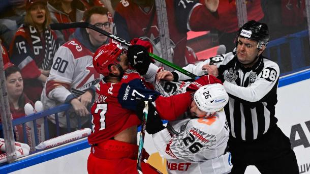Хоккейный агент раскритиковал судейство в матче «Локомотив» — «Авангард»