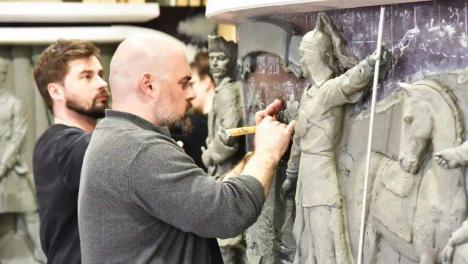 Омичам показали, как будут выглядеть барельефы на новом «Шаре Бухгольца»