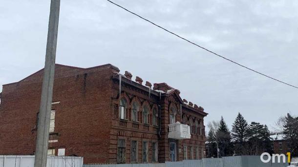 Бывшего омского министра обвинили в продаже исторического дома в самом центре