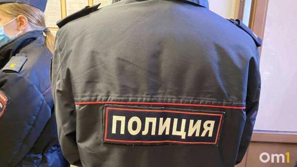 В Новосибирске ищут мужчину, укравшего десять банок кофе из магазина