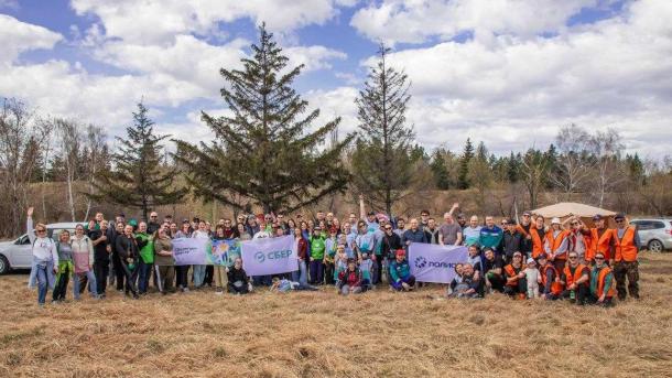 Волонтёры провели масштабный субботник в парке Победы накануне 9 Мая