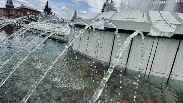 Главный фонтан Новосибирска неожиданно заработал 29 апреля