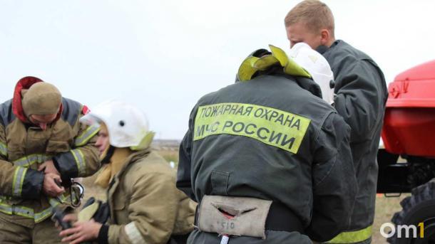 Снова горит: жители Гусинобродского шоссе жалуются на смог и едкий дым