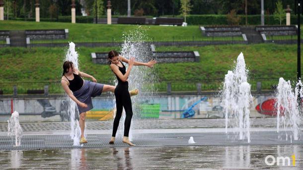 Первый пошёл: в Омске начали запускать фонтаны