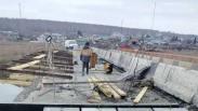 В Новосибирской области ремонтируют мост через реку Изылы