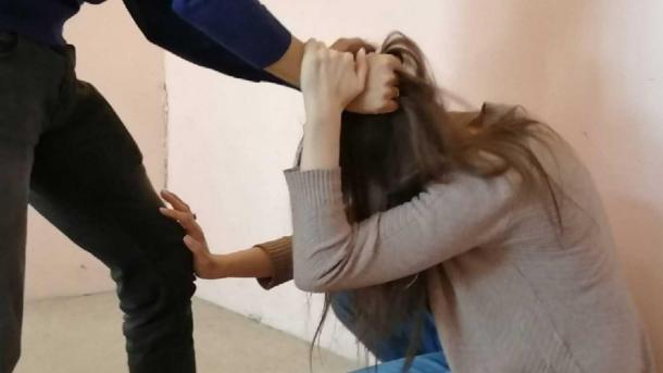 Отчим-мигрант забил до смерти трёхлетнюю девочку в Новосибирске — полиция оштрафовала мать погибшего ребёнка