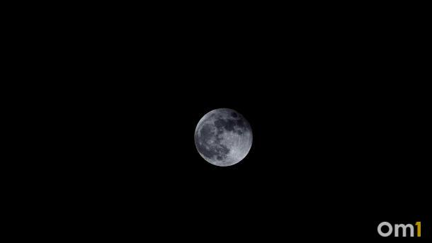 Омичи смогут увидеть в мае Цветочную и Голубую луну