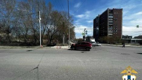 В Новосибирске пьяный водитель влетел на тротуар и сбил двух пешеходов