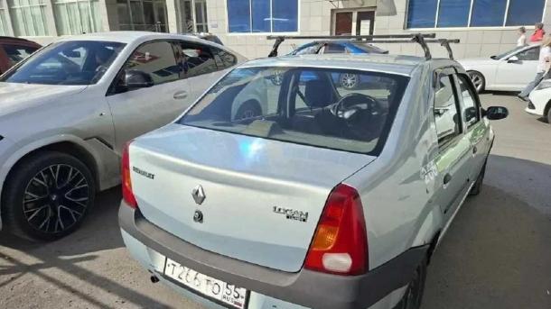 В ДТП на парковке в Омске пострадал грудной ребёнок