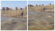 В Новосибирске ветер унёс мужчину на SUP-доске по Оби: спасли на острове