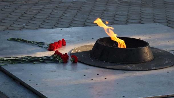 Новосибирск украсят 637 флагами к 9 мая — мэрия назвала даты, когда город преобразится ко Дню Победы