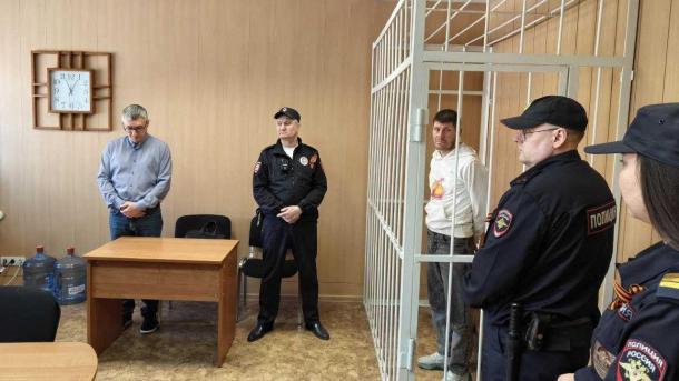 Суд заключил под стражу омичей, которые напали на зоозащитницу