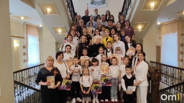В омском Горсовете наградили победителей и призёров конкурса «Женское лицо Победы»