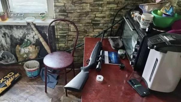 В Омской области женщина случайно ранила соседа пневматической винтовкой