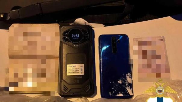 Два килограмма мефедрона в резиновых сапогах: в Новосибирской области задержали наркокурьера