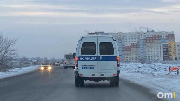 Под Омском задержали наркокурьера с крупной партией наркотиков