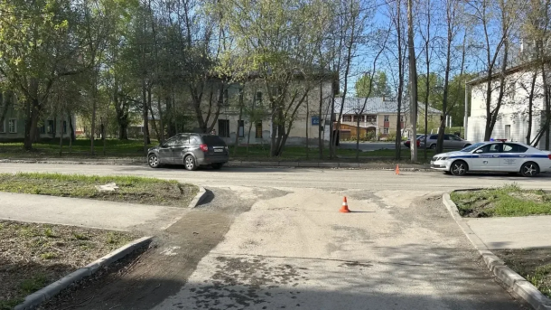 Выезд со двора закончился ДТП: в Новосибирске водитель Chevrolet сбила пешехода