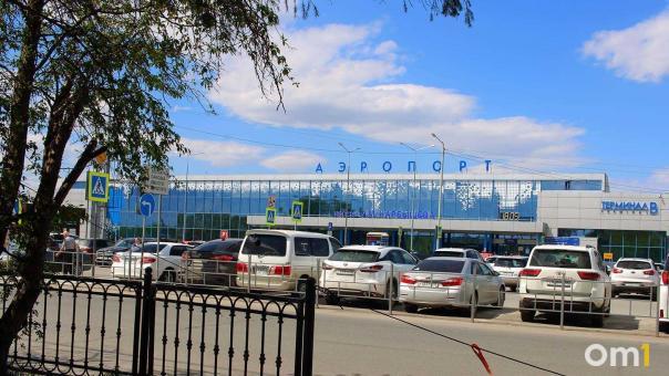 В Омске на несколько часов задержали сразу три рейса в аэропорту