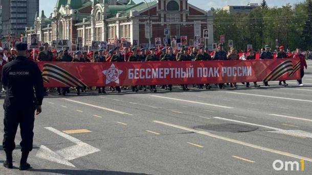Память в строю: новосибирцы приняли участие в шествии «Бессмертный полк»