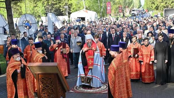Виталий Хоценко почтил память павших воинов-омичей