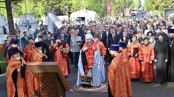 Виталий Хоценко почтил память павших воинов-омичей