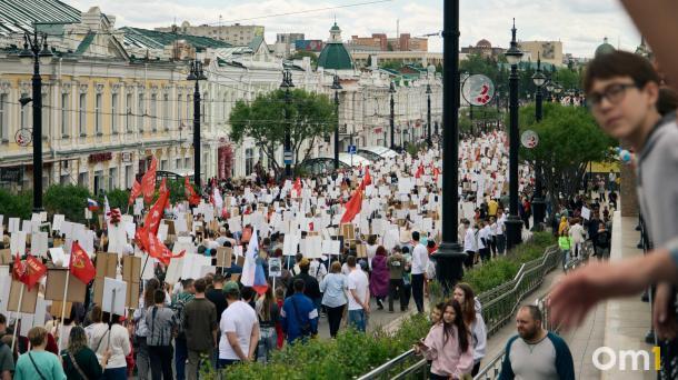 В колонне «Бессмертного полка» прошли 100 тысяч омичей