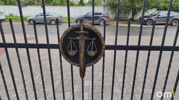 В Омской области арестовали омичку, которая пыталась продать почти килограмм наркотика
