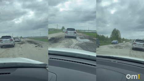 «Проще ехать по наклонной обочине»: водители под Новосибирском массово сворачивают в поля, спасаясь от ям на трассе к СКИФу