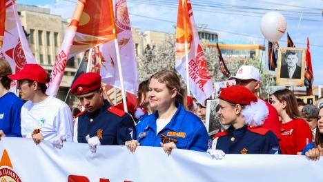 В Омске более 1 500 бойцов студенческих отрядов сопроводили шествие Бессмертного полка