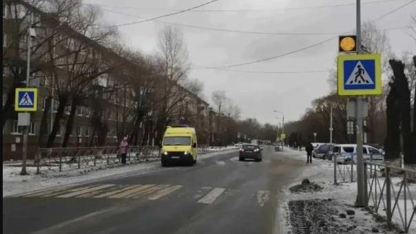 Пожилой омич травмировал женщину на пешеходном переходе