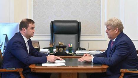 Хоценко обсудил с полпредом президента летний отдых омских детей