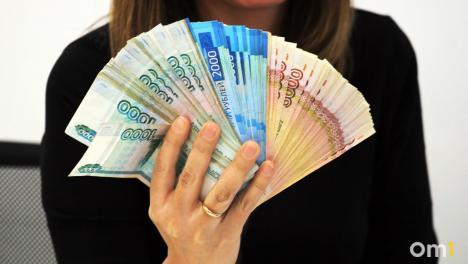 Омичка отсудила 3 тысячи рублей, взятых мошенниками на её имя