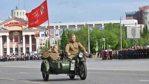 Губернатор Омской области Виталий Хоценко принял участие в торжественных мероприятиях, приуроченных к 9 Мая
