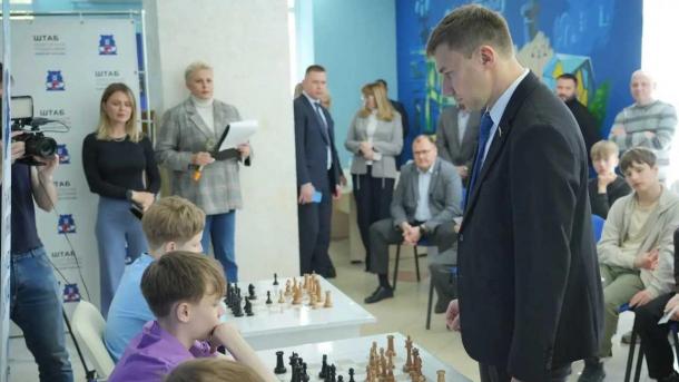 В Омске открылся шахматный клуб чемпиона мира Сергея Карякина