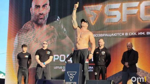 В самом центре Омска прошла битва взглядов турнира SFC 13