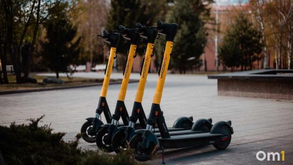 Брошенные самокаты и езда вдвоём: аренду электросамокатов в Новосибирске могут полностью запретить