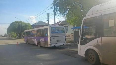 В Омске при столкновении автобусов пострадали пять пассажиров. Один из них - ребёнок