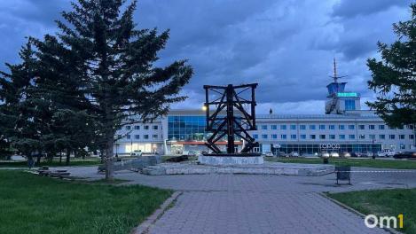 Памятник трансформеру? На месте шара «Держава» в центре Омска осталась странная конструкция