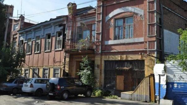 Многострадальный особняк в центре Омска продают за приятные деньги