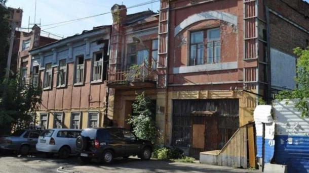 Многострадальный особняк в центре Омска продают за приятные деньги